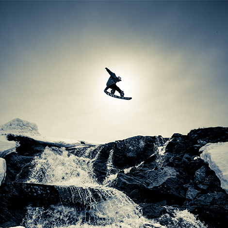 Lorenz-Holder-Snowboarder-Mountain